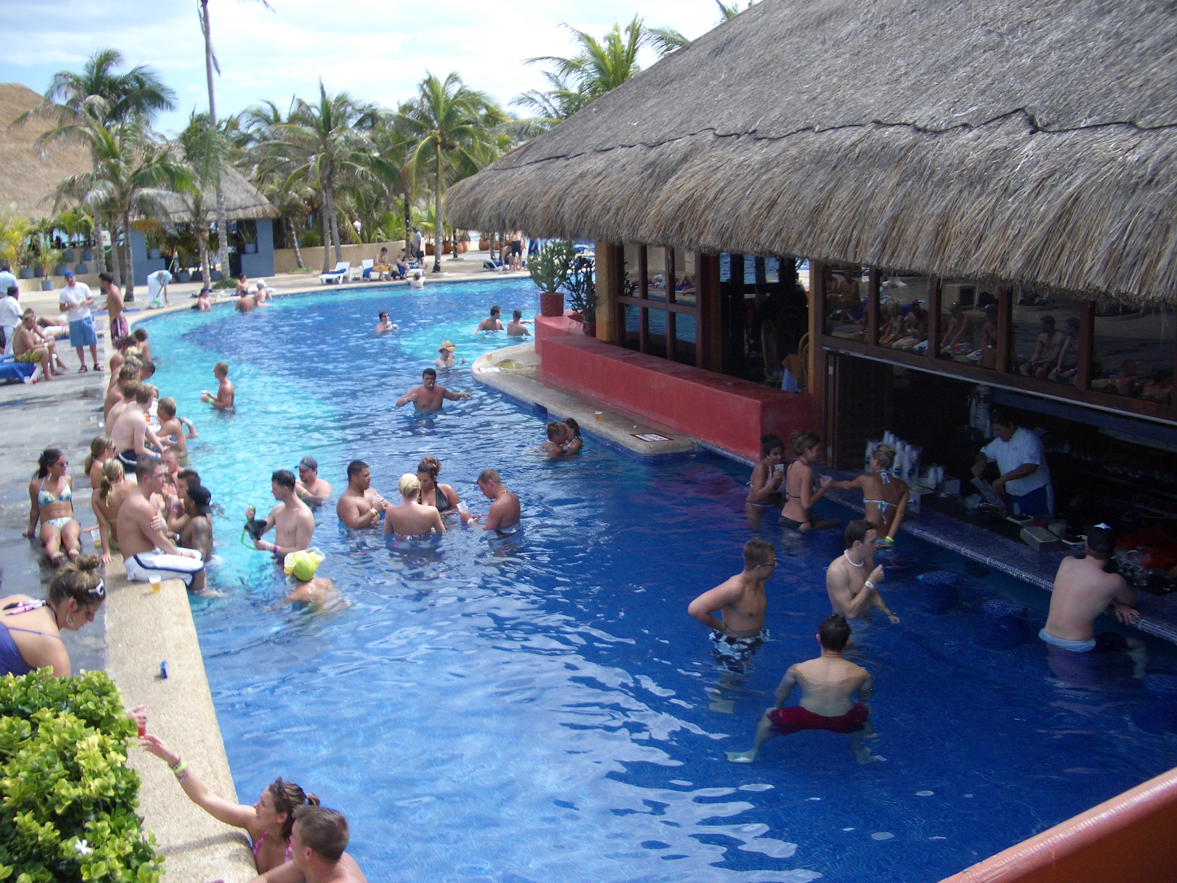 Oasis Cancun Parties