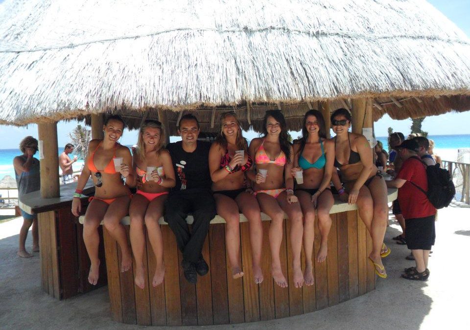 What are the advantages of booking with a Spring Break travel company?