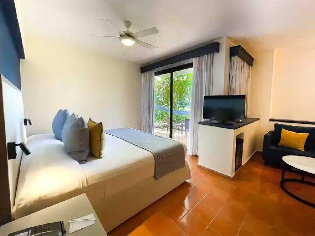 Premium Junior Suite - Catalonia Bavaro Beach Golf and Casino Resort