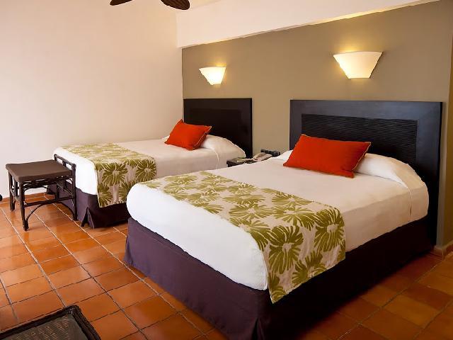 Junior Suite - Catalonia Bavaro Beach Golf and Casino Resort