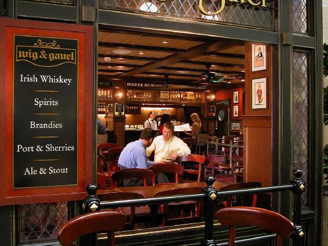 Mariner of the Seas English Pub