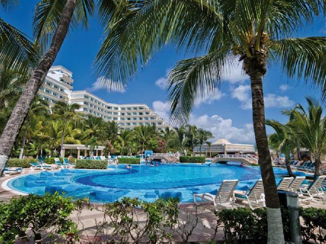 RIU Caribe Pool