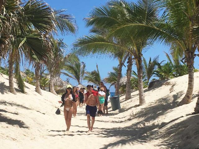 RIU Republica Beach Walk