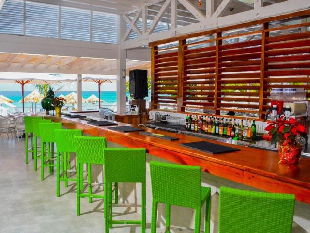 Grand Decameron Cornwall Beach - Central Bar 