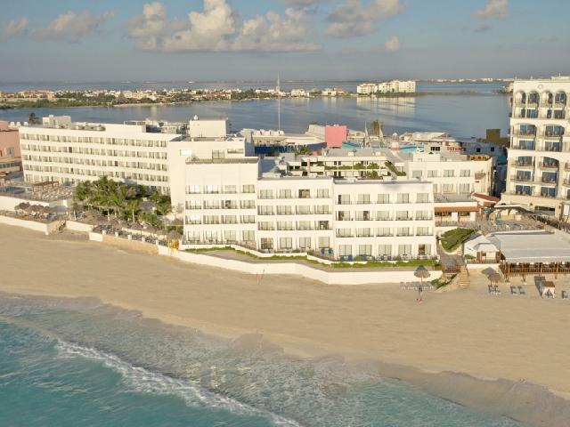 Flamingo Cancun Resort