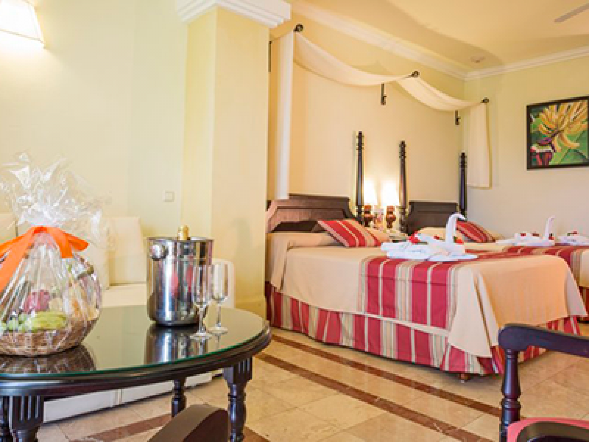 Grand Palladium Jamaica Jr Suite Living Room Two Beds png