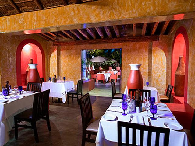 Grand Oasis Cancun - Dos Lunas Italian Restaurant